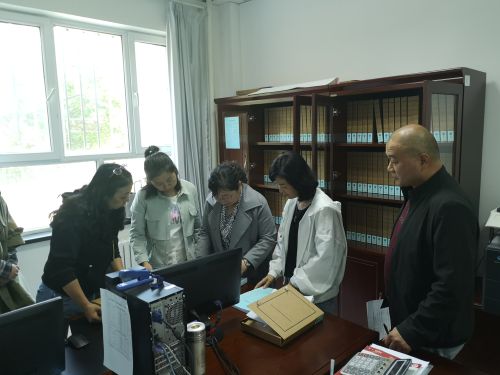 調(diào)研組對(duì)霍城縣污普辦檔案工作進(jìn)行現(xiàn)場(chǎng)指導(dǎo)